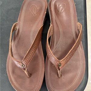 OluKai Leather Flip Flops sz 8 Brown